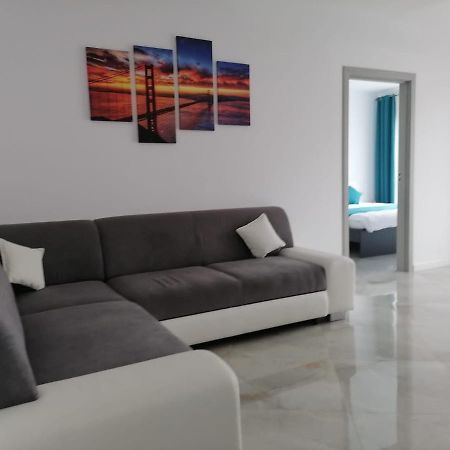 Aqua West Apartment Free Parking- Self Check-In Oradea Dış mekan fotoğraf