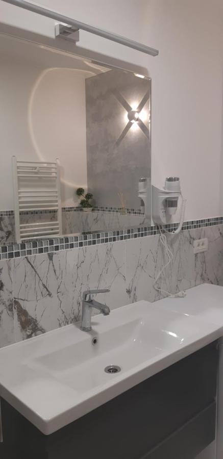 Aqua West Apartment Free Parking- Self Check-In Oradea Dış mekan fotoğraf
