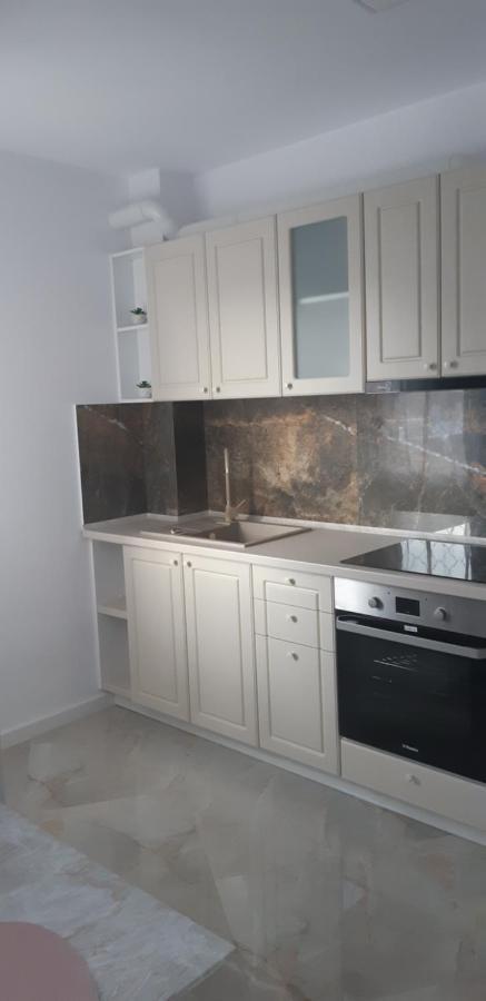 Aqua West Apartment Free Parking- Self Check-In Oradea Dış mekan fotoğraf