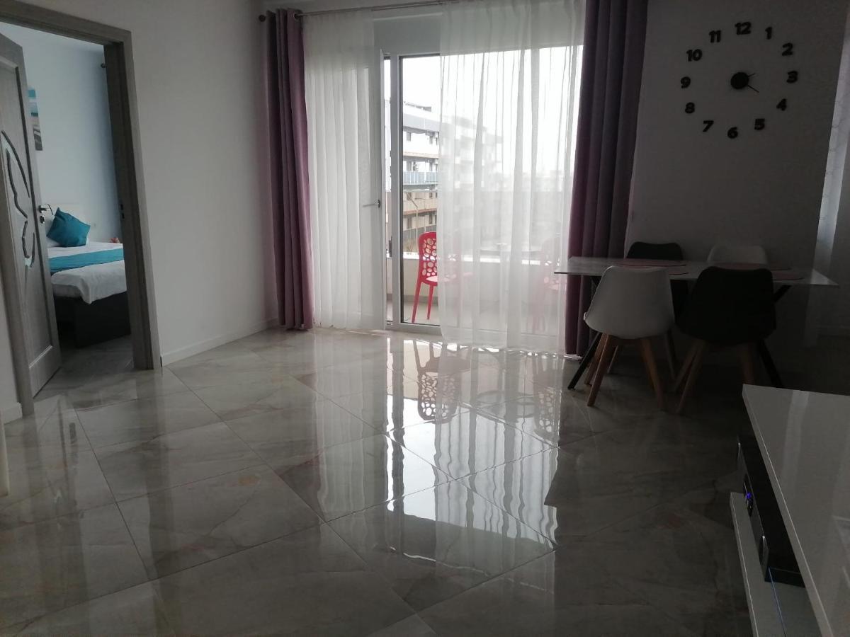 Aqua West Apartment Free Parking- Self Check-In Oradea Dış mekan fotoğraf