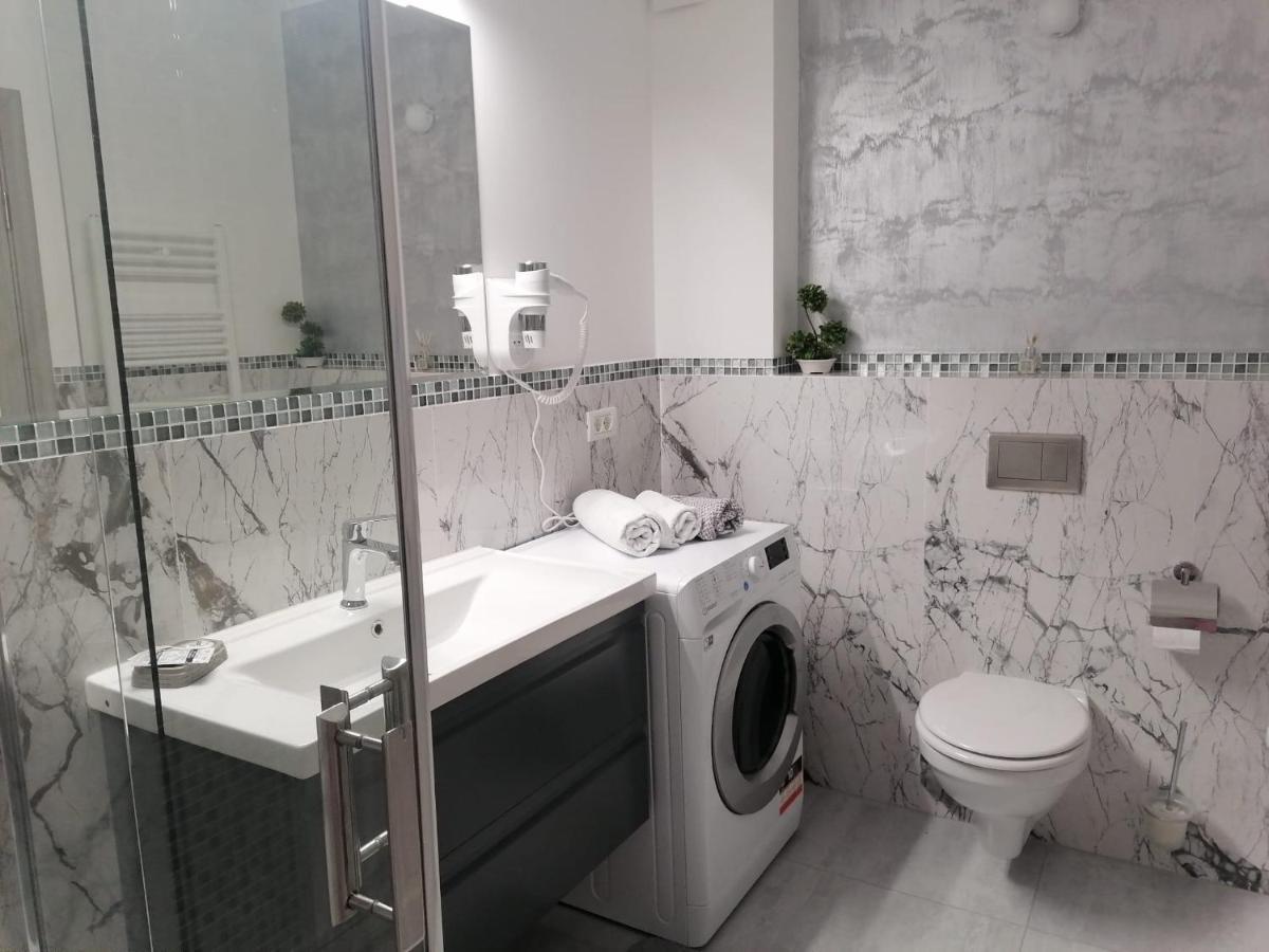 Aqua West Apartment Free Parking- Self Check-In Oradea Dış mekan fotoğraf